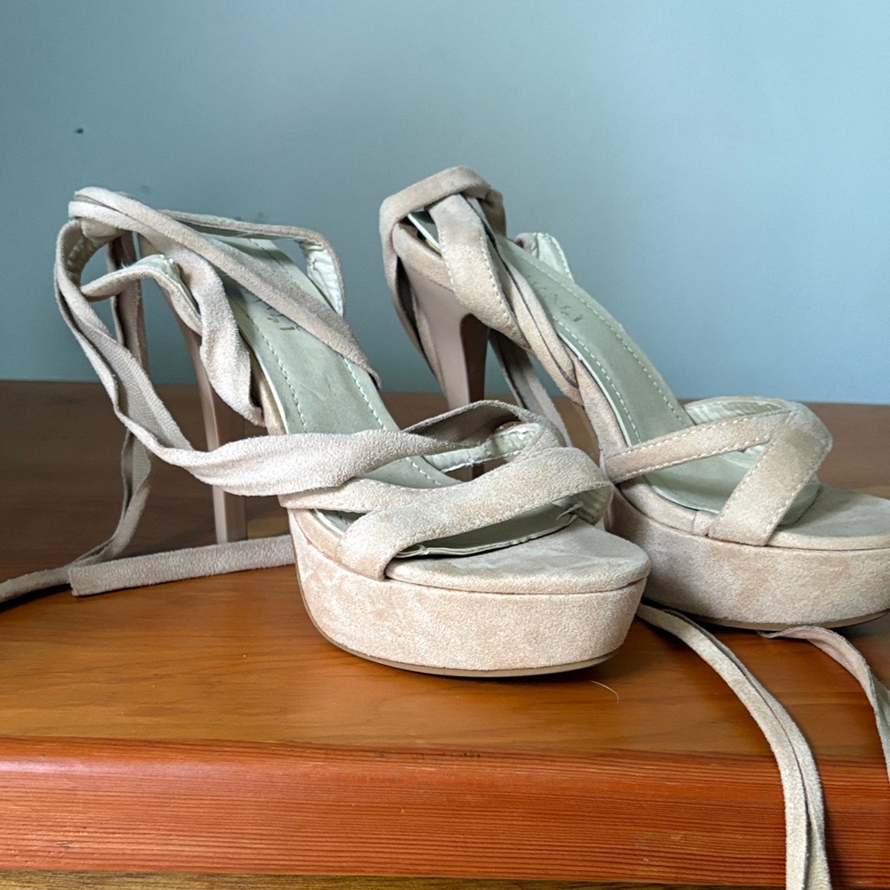 Women’s Lace-Up Platform Sandals in Beige